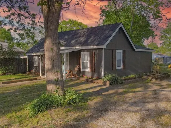 204 S 5th St, Deepwater, MO 64740