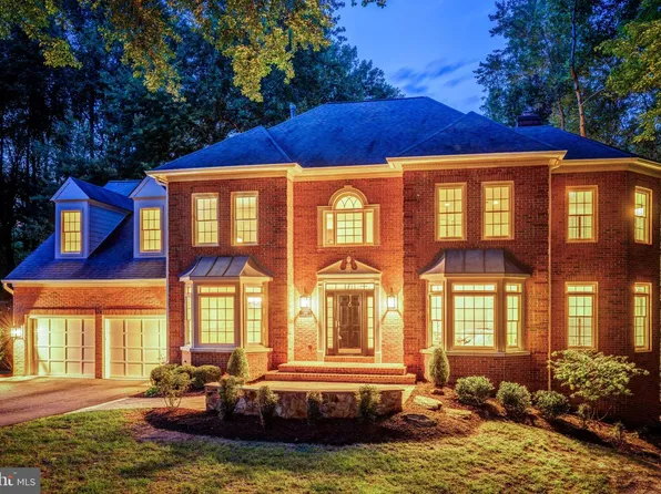 11183 Longwood Grove Dr, Reston, VA 20194