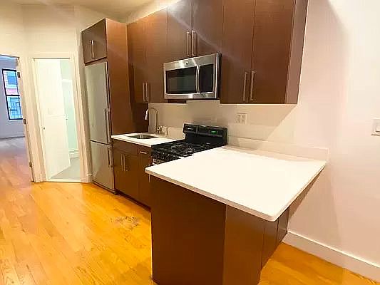 3rd image of 229 E 53rd St #5M