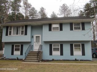 13 Wineberry Ln, Malta, NY 12020