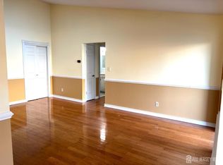 98 Keystone Ct, Piscataway, NJ 08817