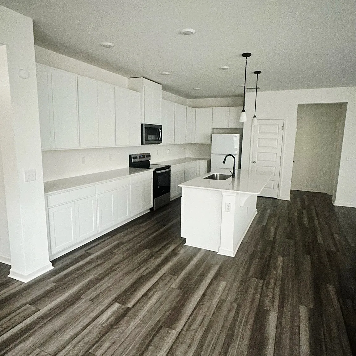 4 bed, 1848 sqft, $2,500 — Photo 3