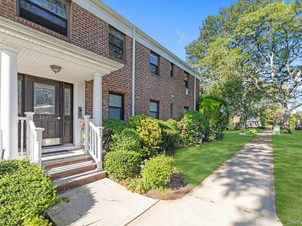 1197 E broadway #K24, Hewlett, NY 11557