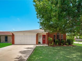 821 Colson Dr, Arlington, TX 76002