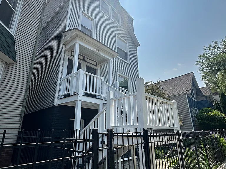 1507 W Nelson St #1 — Photo 11