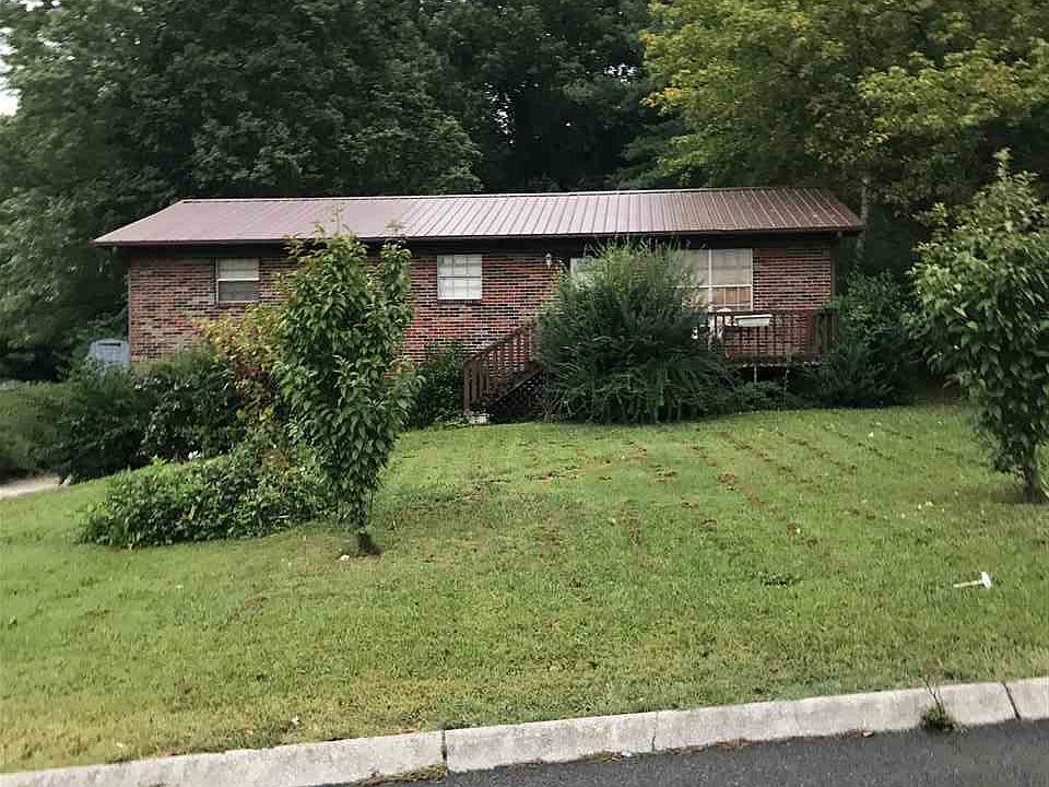 1st image of 819 Gaston St