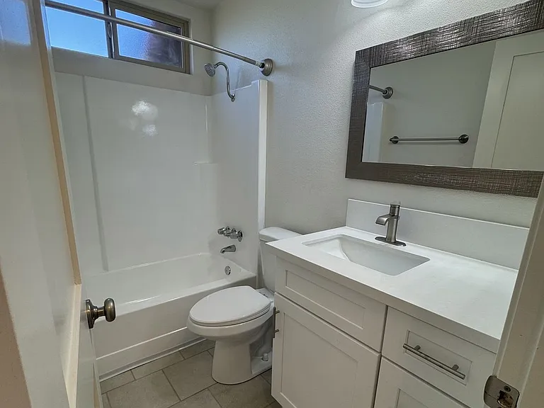 Portofino Apartments — Photo 28