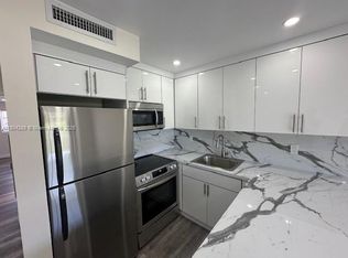 7420 SW 82nd St APT D108, Miami, FL 33143
