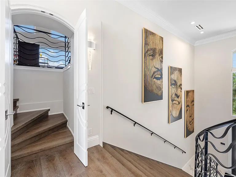 2307 N Riverside Dr — Photo 39