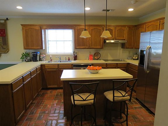 3rd image of 208 Strasbourg Dr