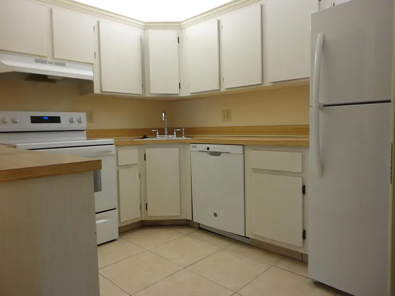 508 Shady Pine Way #D1 — Photo 3