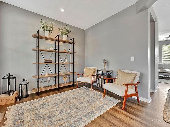 5th image of 9298 Gardenside Ln