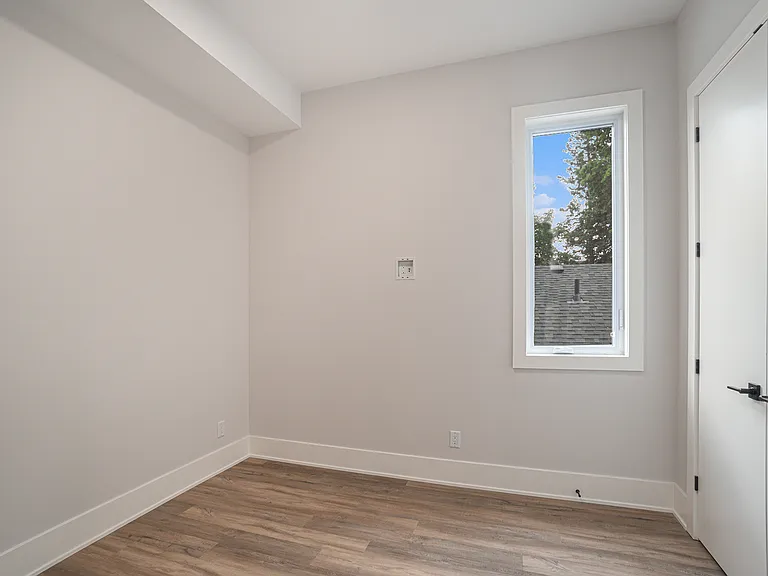 404 Eden Ave #202 — Photo 12