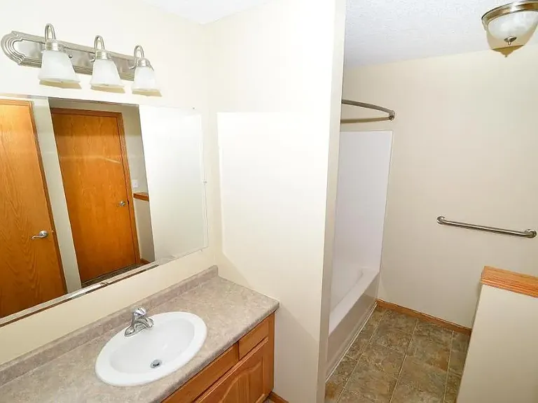 4740 Pines Cir — Photo 12