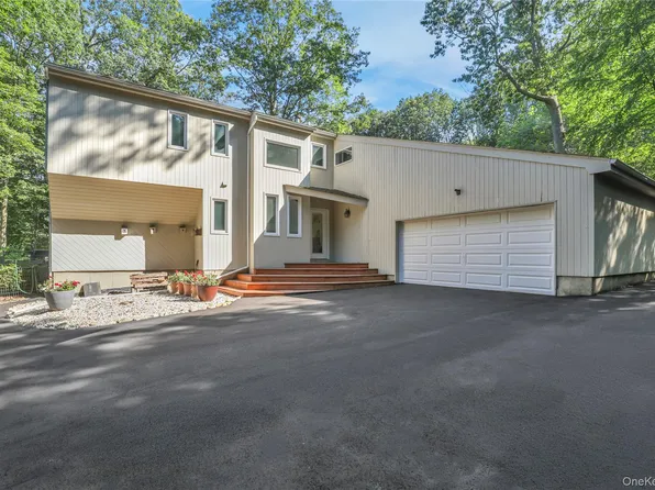 118 Brook Road, Port Jefferson, NY 11777