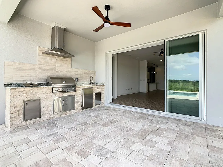 15707 Vetta Dr — Photo 40