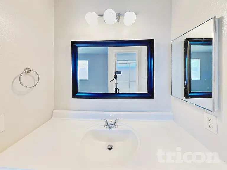 2020 Burnside Dr — Photo 9