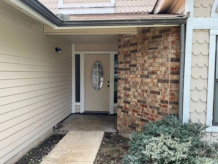 8469 Maple Ridge Dr — Photo 2