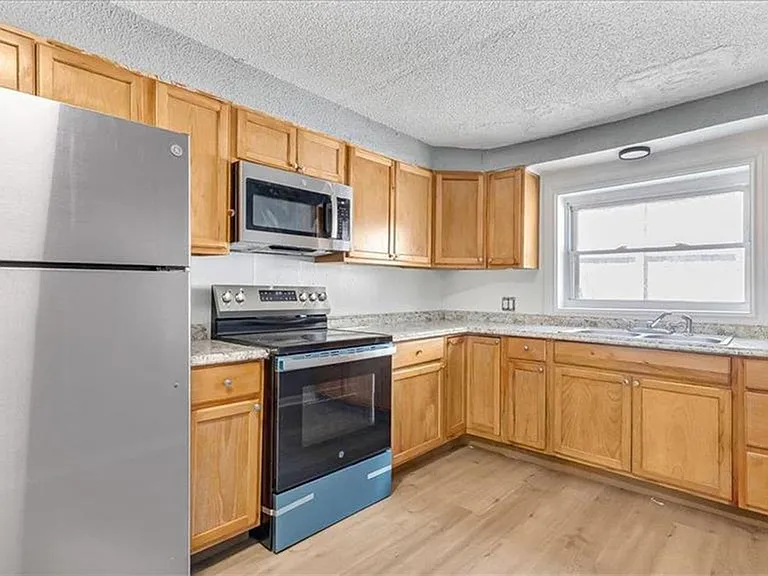 841 Jackson St — Photo 12