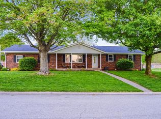 66 Village Rd, Batesville, IN 47006