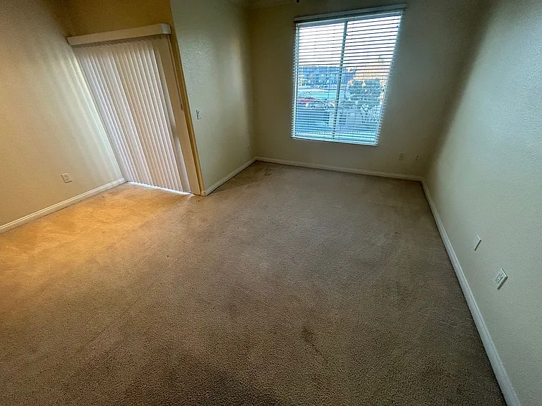 4400 S Jones Blvd #2052 — Photo 8