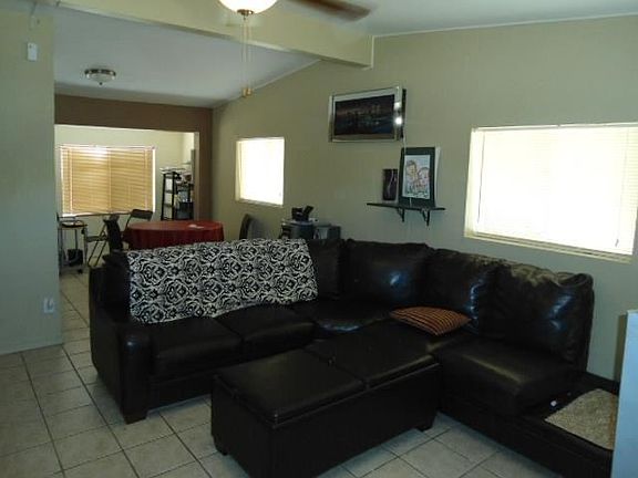 3rd image of 1001 E Rosewood Dr