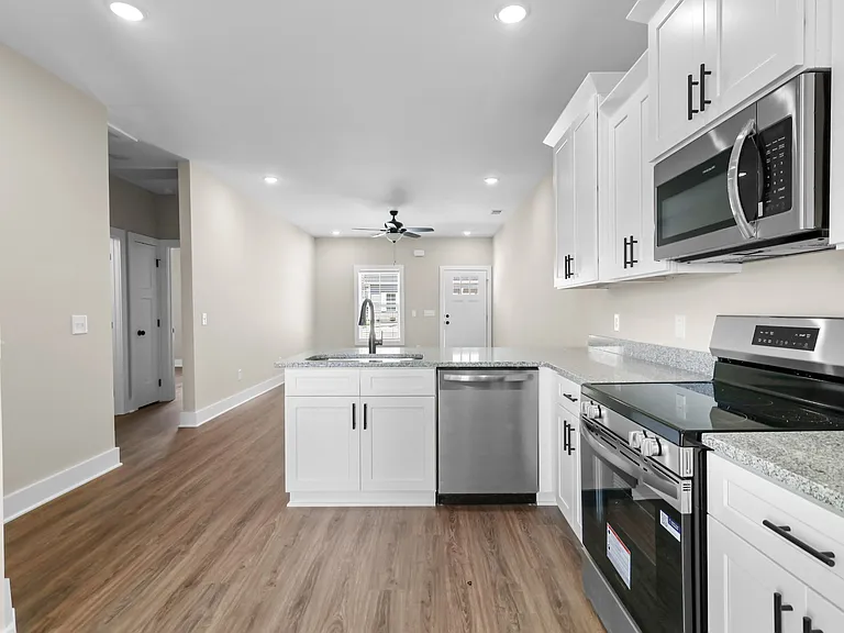 1003 Oak St #A — Photo 6