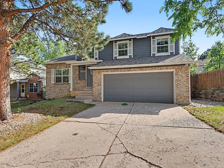 1430 Tamarisk Dr — Photo 2