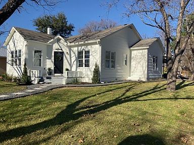 316 W Orchard St Fredericksburg Tx 78624 Zillow