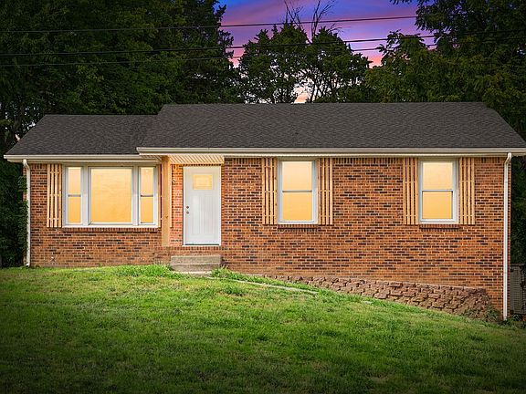2nd image of 809 Amanda Dr