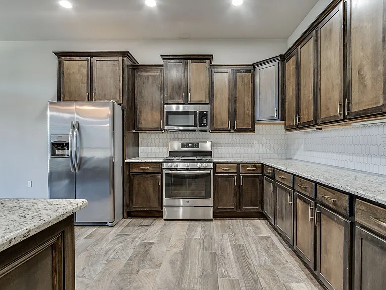 6133 Oxnard St — Photo 20