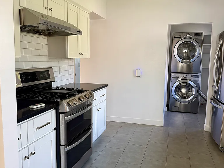 131 N Vega St — Photo 6
