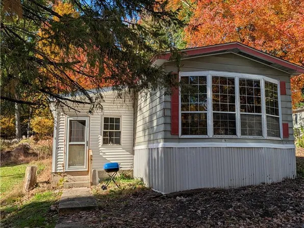 137 Bartion Ct, Bartonsville, PA 18321