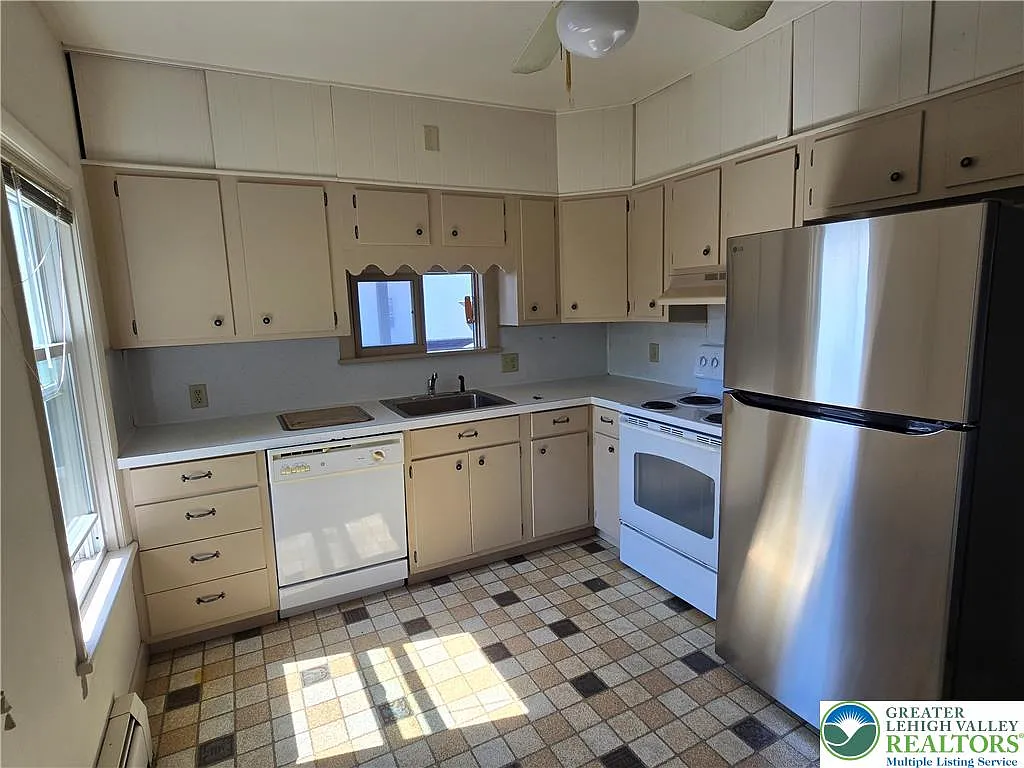 2 bed, 1.0 bath, 1200 sqft, $1,650 — Photo 4