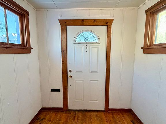 2nd image of 209 10th Ave SE