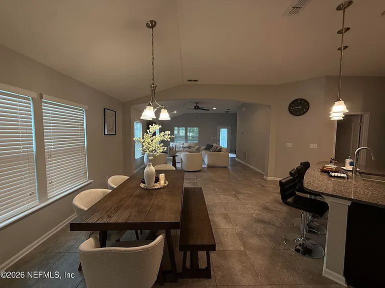 686 Glendale Ln — Photo 10