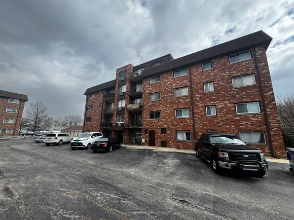 7110 W 93rd Pl APT 2A, Oak Lawn, IL 60453
