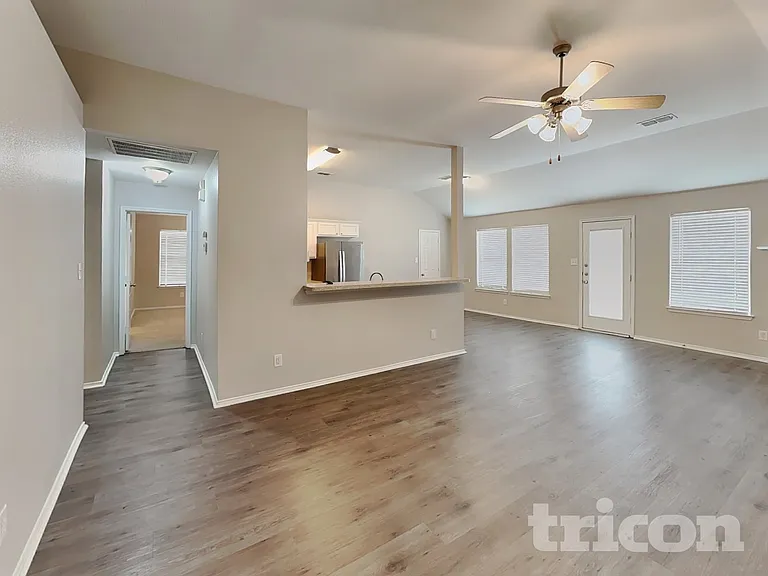 1584 Sandhurst Dr — Photo 5