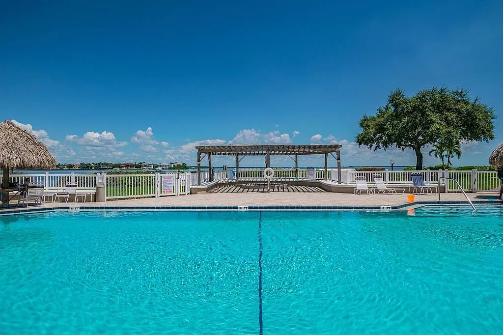 2 bed, 2.0 bath, 1050 sqft, $4,500 — Photo 2