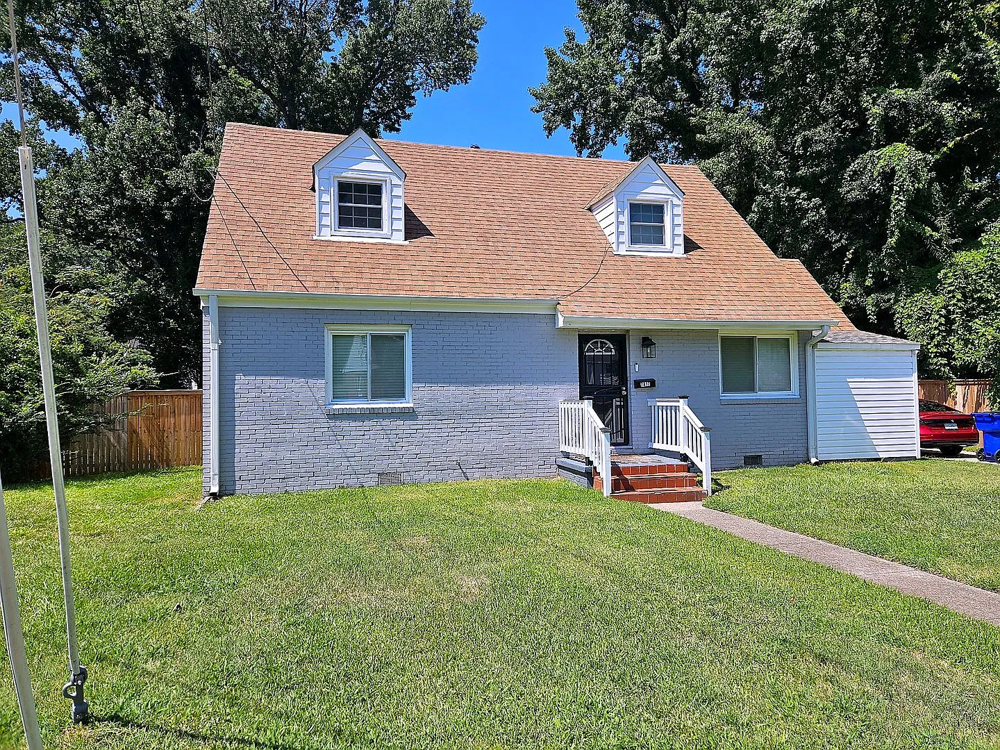 Beautifully Renovated 4-Bedroom Home In Norfolk — Photo 2
