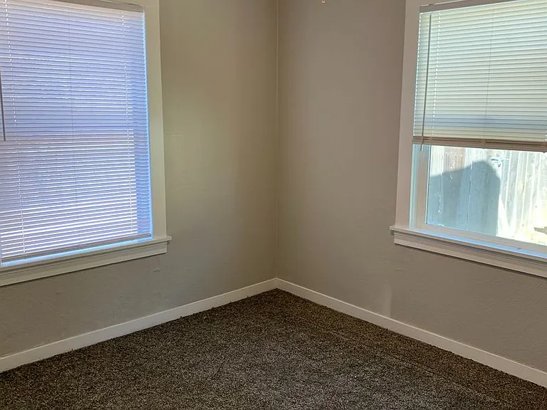 2038 Laburnum Ave #A — Photo 9