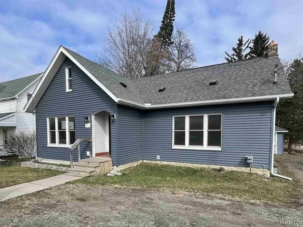506 W Vienna St, Clio, MI 48420