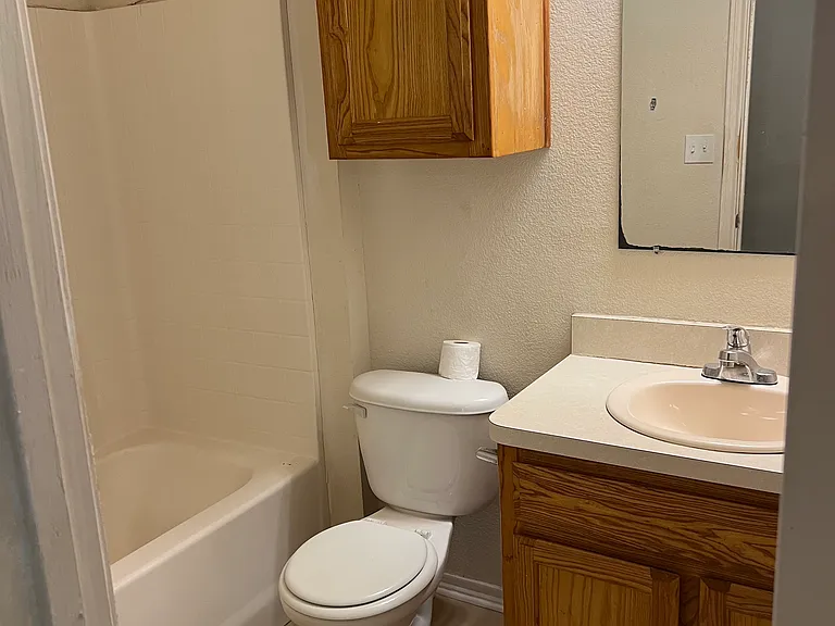 3008 Comanche Ave #B — Photo 9