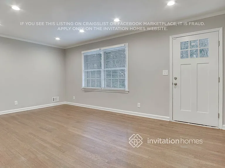 391 Derbyshire Dr — Photo 4