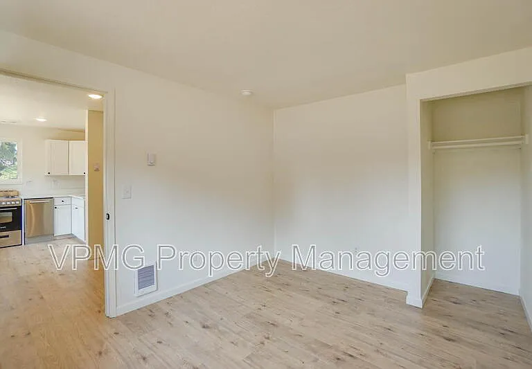 10412 NE 71st St — Photo 10