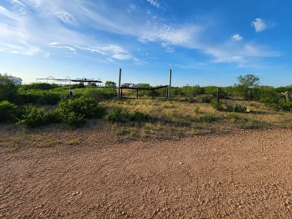324 Ranch Rd, Laredo, TX 78045