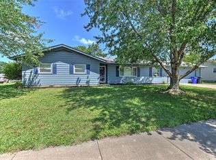 146 Canterbury Dr, Decatur, IL 62526