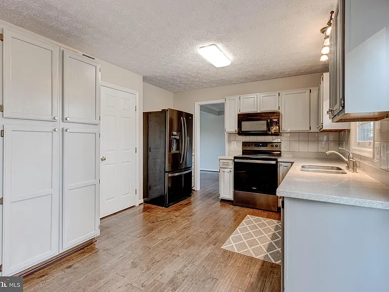 7925 Carriage Dr — Photo 12