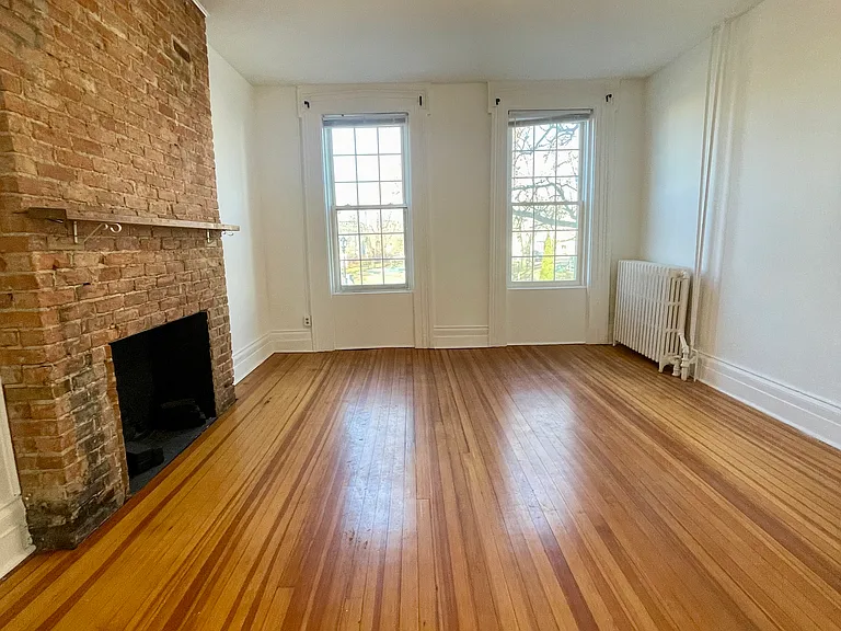 707-709 Warren St #2 — Photo 3