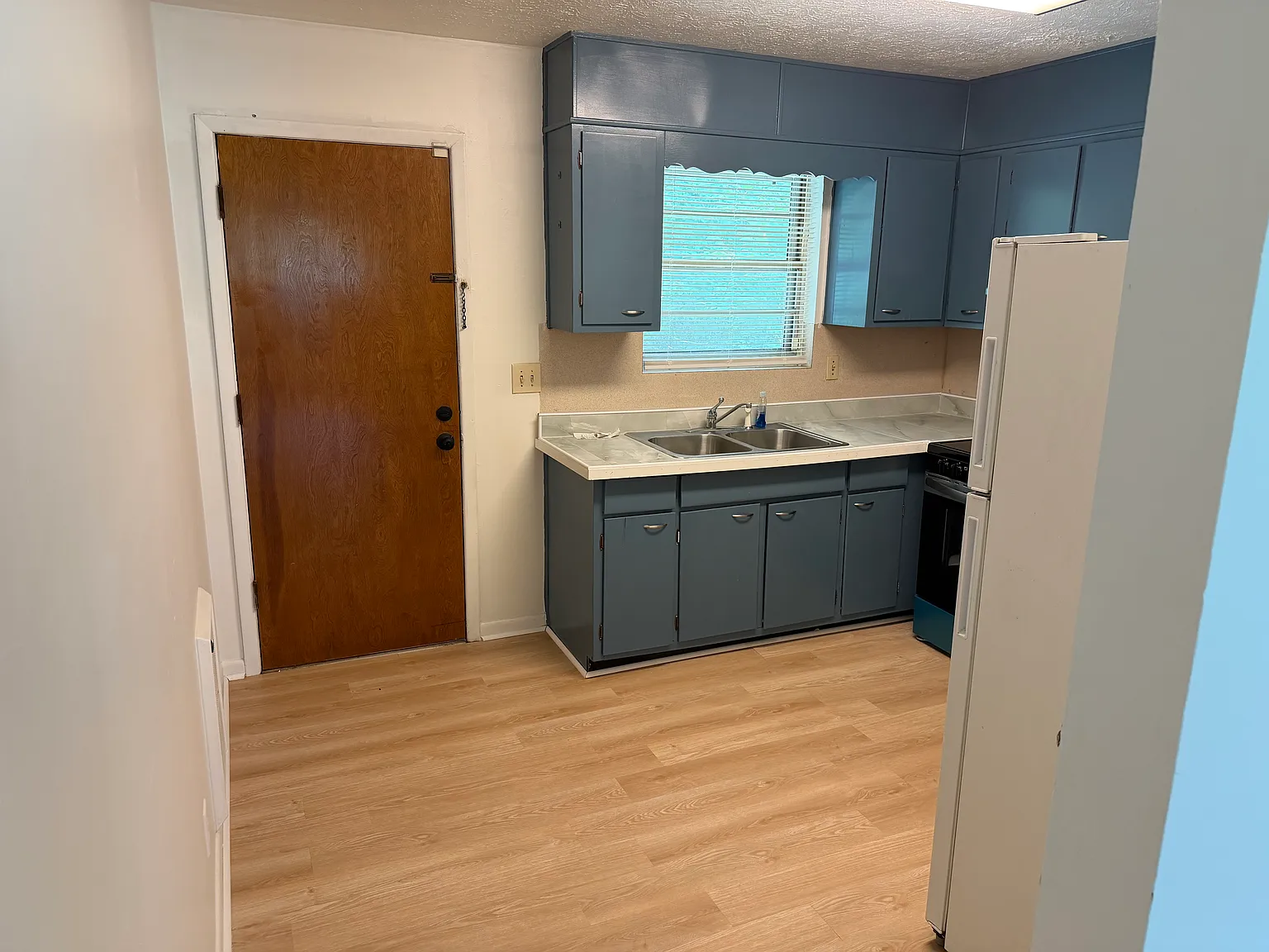 2 bed, 900 sqft, $1,400 — Photo 3
